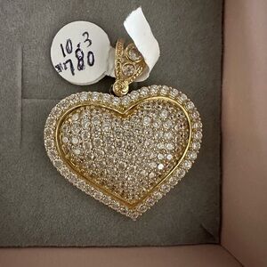 Beautiful 14kt gold heart pendant.